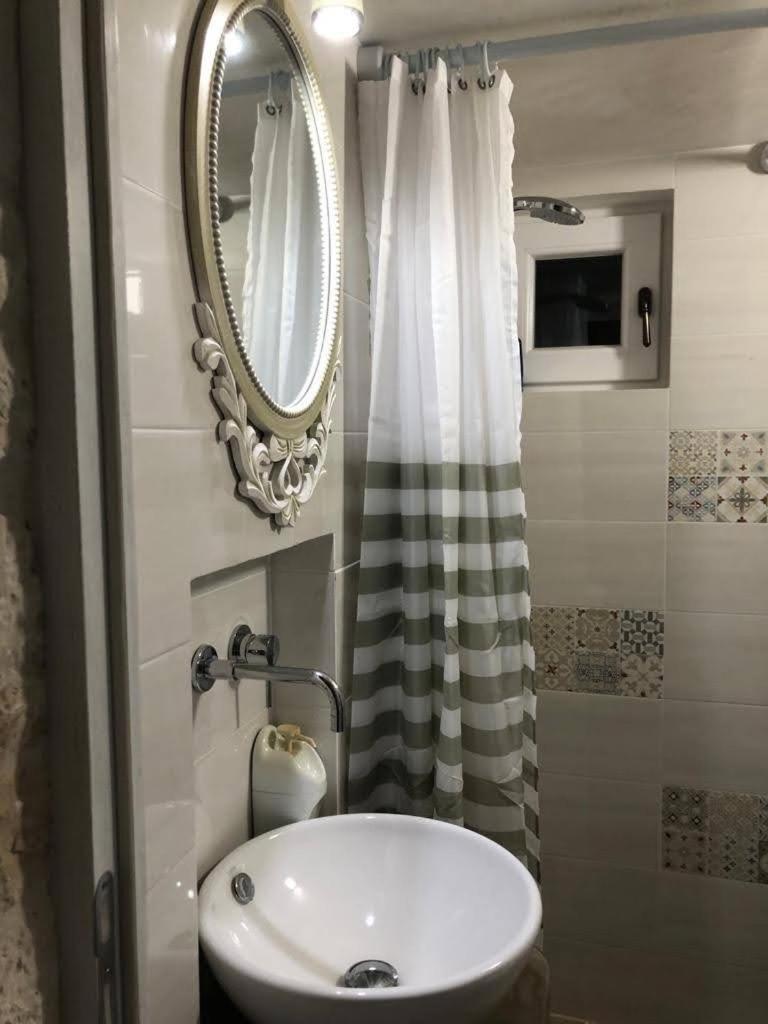 Trullo Dell' Edera Con Piscina Privata Apartment Alberobello Exterior photo